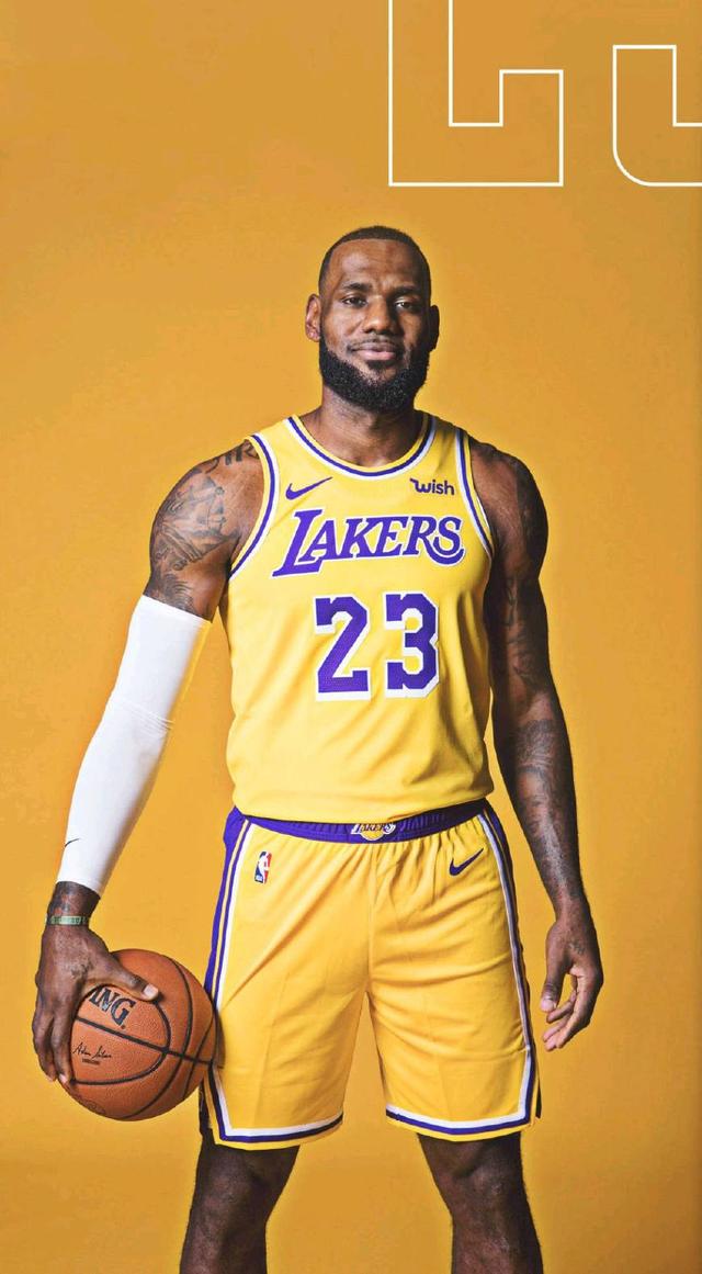 ESPN：曼联通过转会市场获得大笔资金，无需卖人就能签新中锋（ESPN：曼联获充足转会预算，不卖人也能引进新中锋）