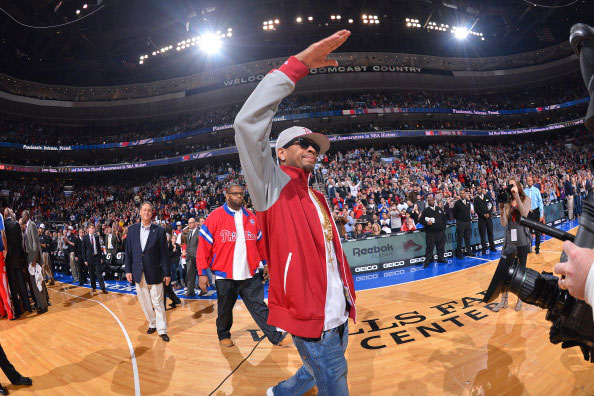 TAA再遭伤情打击2025报销：后防问题困扰阿隆索，解决不好就下课（TAA再度重伤2025年报销，阿隆索后防顽疾难解恐下课）