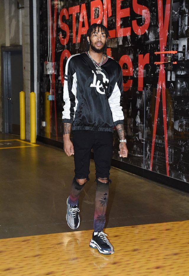 NBA常规赛激战正酣，随着赛程深入，经过近两个月的淬炼，众多新秀已纷纷步入稳定的成长轨道。（NBA常规赛如火如荼，随赛程深入近两月锤炼，多位新秀已步入稳健成长轨道）