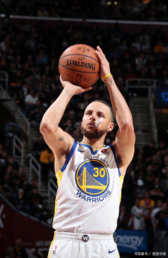 6中6，砍14分7板！徐昕完胜广东队内线 杜锋后悔送他走吗？（6投全中拿下14分7板！徐昕压制广东内线，杜锋会为放走他而后悔吗？）