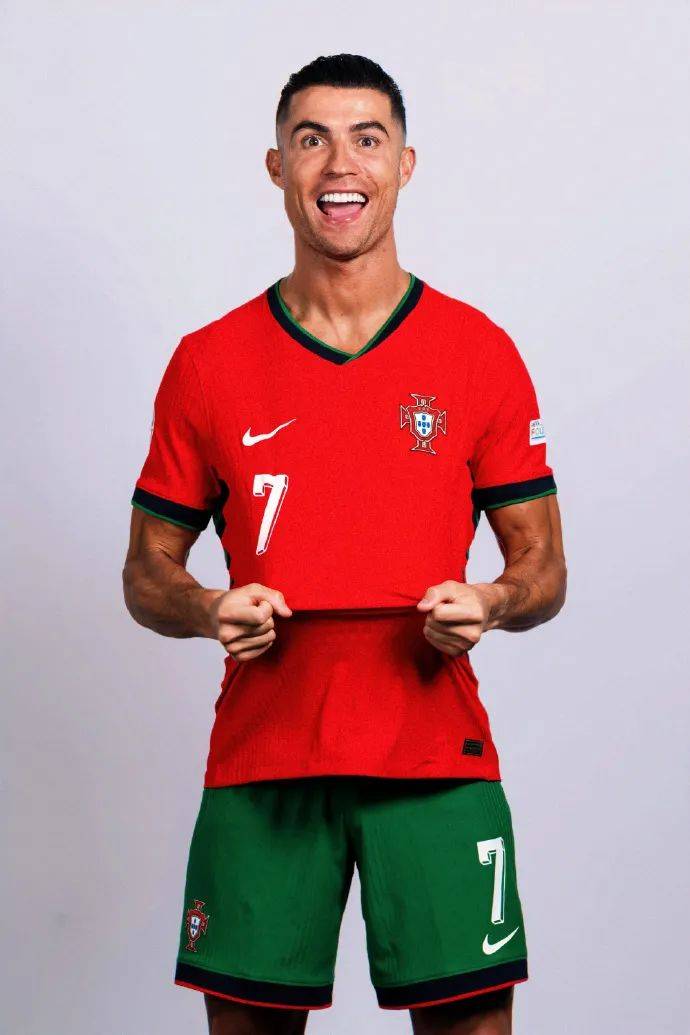 波兰主帅：要帮扎莱夫斯基找回状态；我觉得莱万还没决定未来（波兰主帅：将助扎莱夫斯基重回正轨；称莱万尚未决定未来）