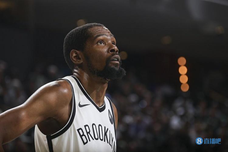 卡什：今夏只想留在维拉；还在找对象，波兰女生请私信我（卡什：今夏只愿留守维拉；仍在寻觅另一半，波兰女孩欢迎私信）