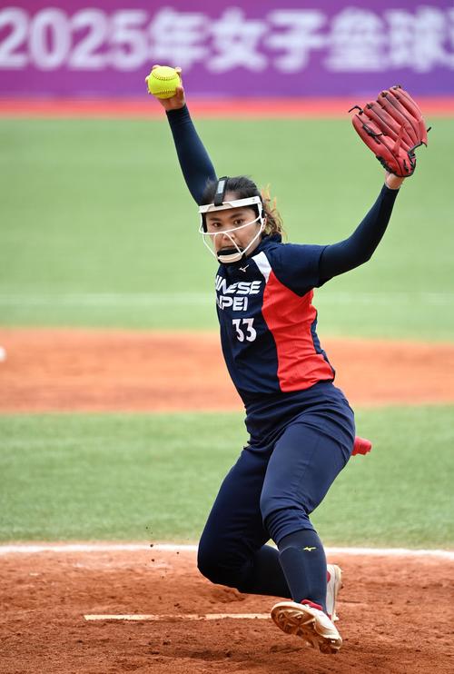 82岁前曼联球星中370万大奖 曾躲过慕尼黑空难（82岁前曼联名宿喜中370万大奖，曾在慕尼黑空难中幸存）