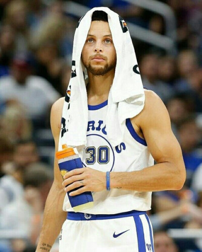 西班牙主帅谈罗德里伤情，称恢复时间充裕（西班牙主帅：罗德里伤情可控，康复时间充足）