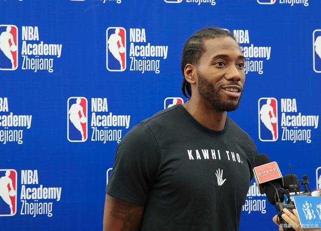 犯规太快！杨瀚森首节登场3分49秒领到第二次犯规被换下场（首节出战仅3分49秒，杨瀚森早早两犯被换下）