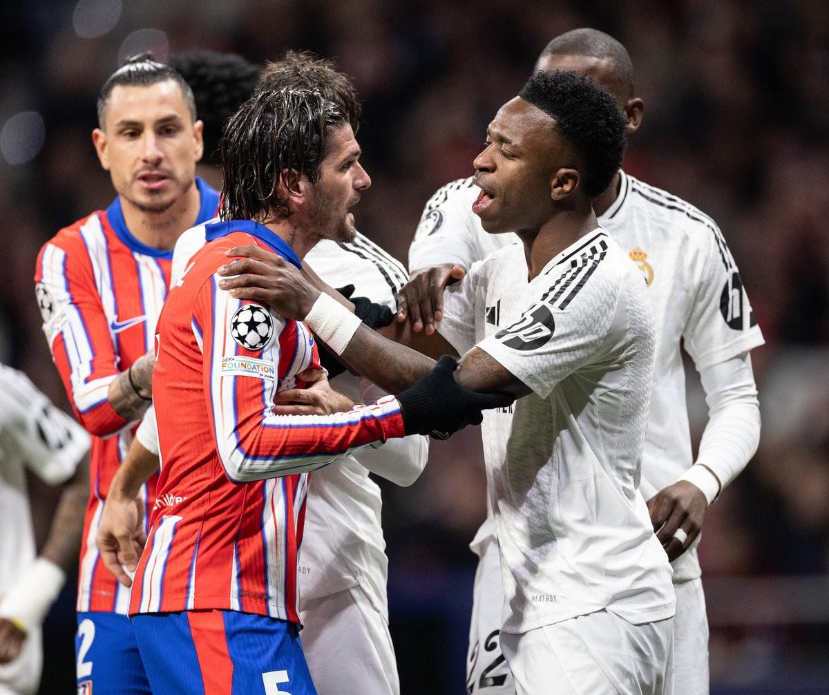 新鹏城推出与深圳本土潮流品牌COSTS联名限定球衣，售价799元（新鹏城携手深圳本土潮牌COSTS发布联名限定球衣，定价799元）