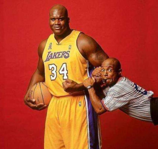 半场战报：科莫0-0卡利亚里（半场战况：科莫与卡利亚里战成0-0）