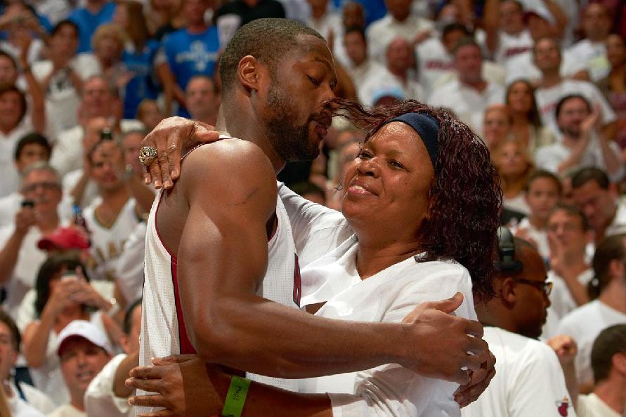 追梦盛赞卡斯尔：马刺获其如得文班，天生赢家重塑冠军文化（追梦力挺卡斯尔：马刺得他宛如再获文班，天生赢家将重塑冠军文化）